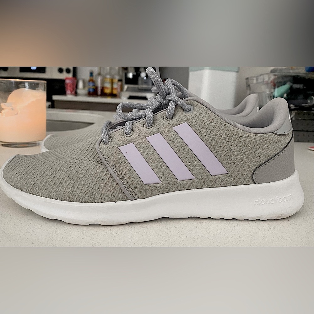Women’s adidas cloud foam running shoes sz 8